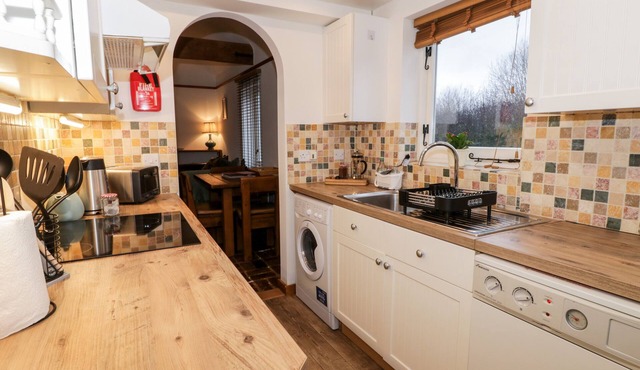 1 LITTLE RIPPLE COTTAGES, romantic, character holiday cottage in Wye