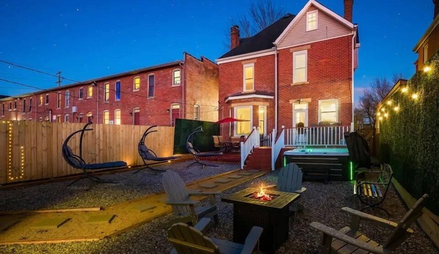 #1 Location ~ Hot Tub ~ Game Room ~ 5 King Beds!