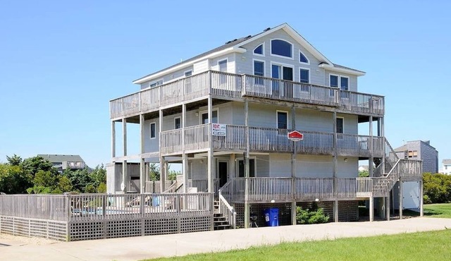 1-lot Oceanside 6 Bedroom Home, Pet Friendly, Private Pool, Private Beach Access