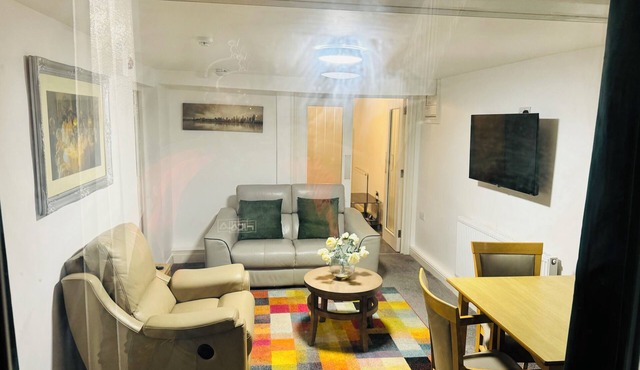 1 Luxe Bed Apt GView Derby City n