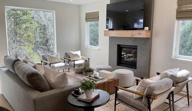 #1 Luxe Home 5 Bdrm, 5 Ba, 3 Decks, AC, EV Chgr, Lake Access