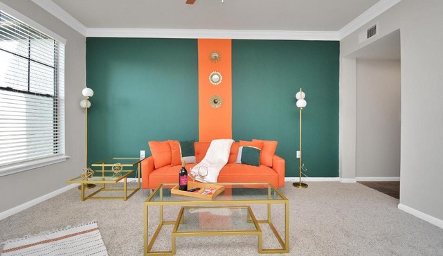1 Luxury apt med center queen bed free parking with beautiful pool