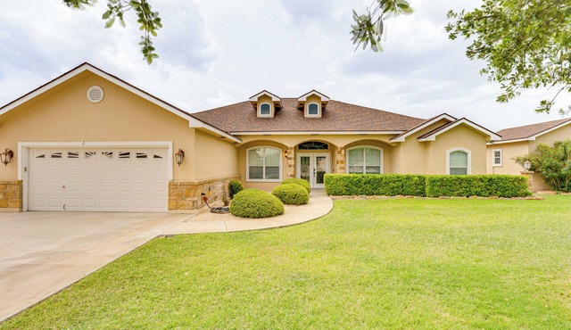 1 Mi From Lake: Pet-Friendly Del Rio Gem