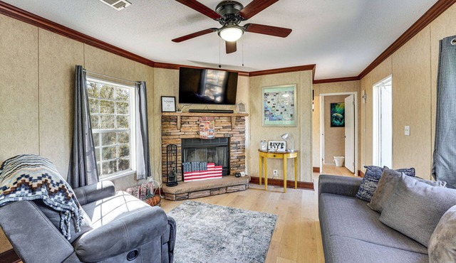< 1 Mi From Suwannee River, Hideaway w/Lanai