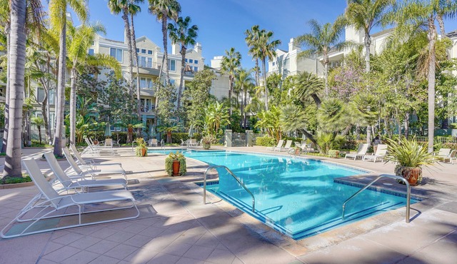 < 1 Mi to Airport: Luxury Condo in Irvine!