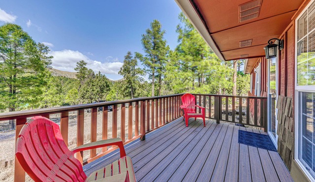 1 Mi to Alto Lake: Mtn-View Home w/Large Yard!
