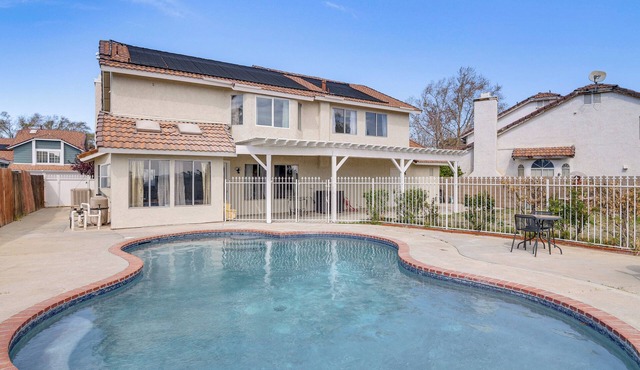 < 1 Mi to Antelope Valley Mall: Spacious Retreat!