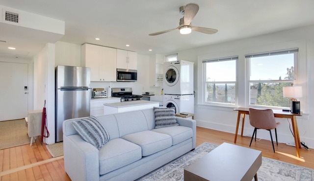 1 Mi to Balboa Park: Apt w/Furnished Patio!