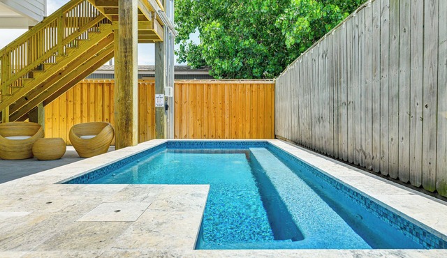 1 Mi to Beach: Home in Old Town Port Aransas