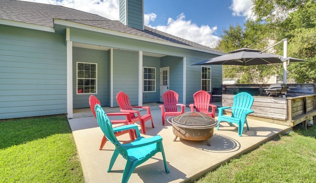 < 1 Mi to Beach - Home w/Deck & Yard in Waveland!