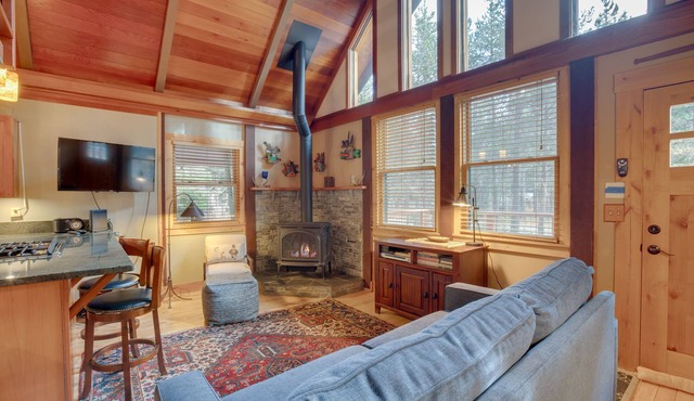 < 1 Mi to Beach: Peaceful Studio w/Deck in Tahoma