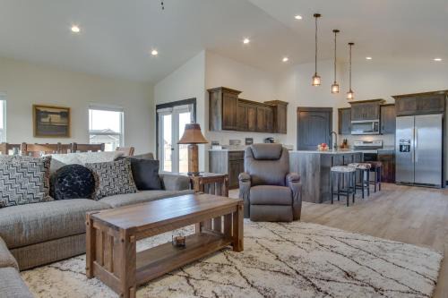 1 Mi to Beaverhead River Mtn-View Dillon Retreat