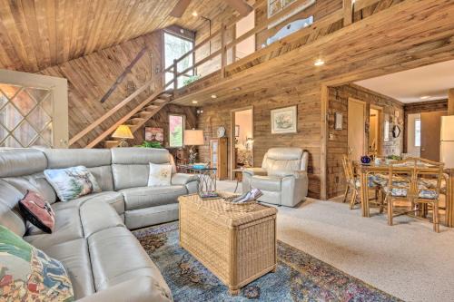 1 Mi to Beech Mtn Home with Furnished Deck