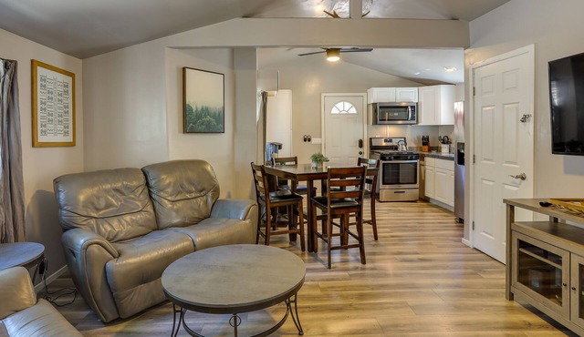 < 1 Mi to Big Bear Lake: Fawnskin Cottage w/Grill