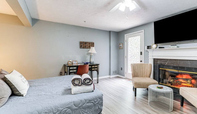 1 Mi to Boardwalk: Convenient North Beach Apt!