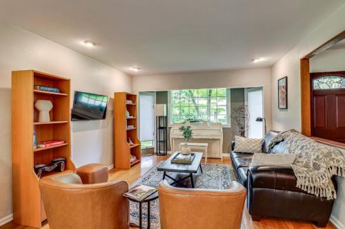 1 Mi to Campus: Princeton Home w/Furnished Deck