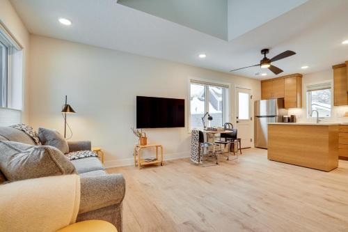 < 1 Mi to Carleton College: WFH-Friendly Apartment