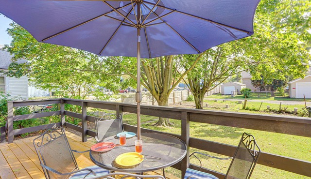 1 Mi to Cedar Point: Family Getaway w/Porch!