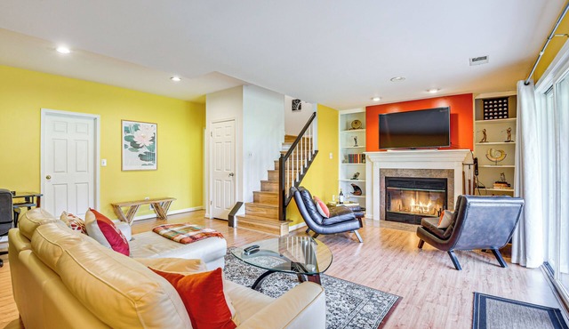 1 Mi to Centennial Park: Gem w/Golf Course Views