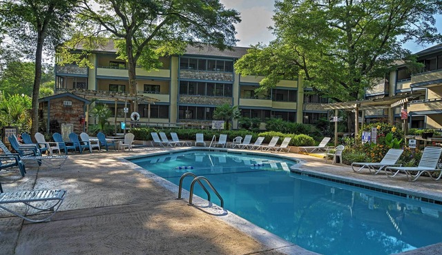 1 Mi to Coast: Myrtle Beach Condo w/Balconies!