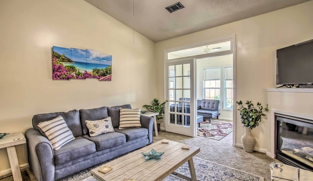 1 Mi to Coast: Myrtle Beach Condo w/Pool Access!