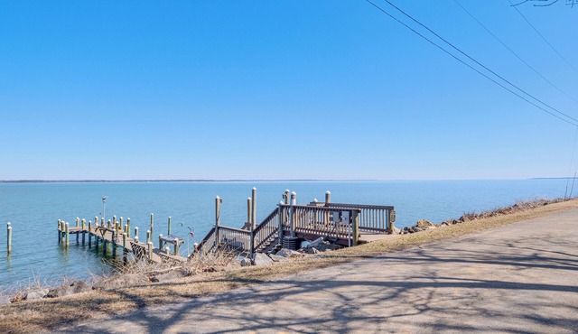 1 Mi to Colonial Beach Boardwalk: Home w/Fire Pit