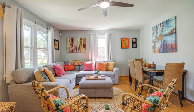 < 1 Mi to Colonial Beach: Coastal Gem w/2 Porches