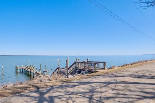 1 Mi to Colonial Beach Boardwalk Home with Fire Pit
