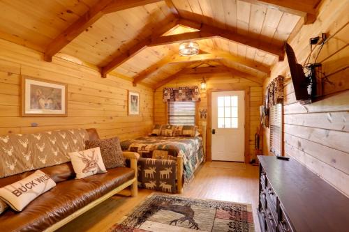 1 Mi to Current River Cozy Studio Cabin!