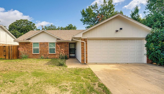 1 Mi to Denton Square: Family Home w/Fenced Yard!