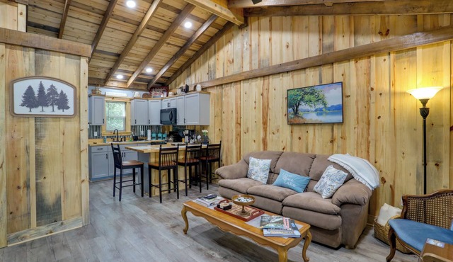 < 1 Mi to Devils Fork Recreation Area: Cozy Cabin!