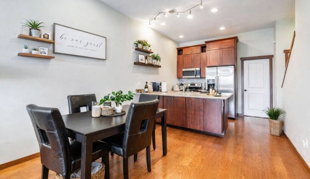 <1 mi to Dome | 3BD 2.5BA | Townhouse | Garage -20