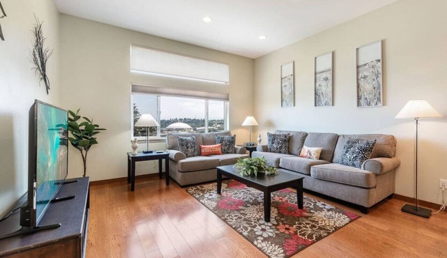 <1 mi to Dome | 3BD 2.5BA | Townhouse | Garage -22