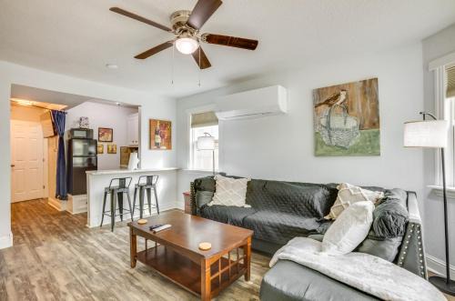 < 1 Mi to Downtown Conroe: Charming Apartment