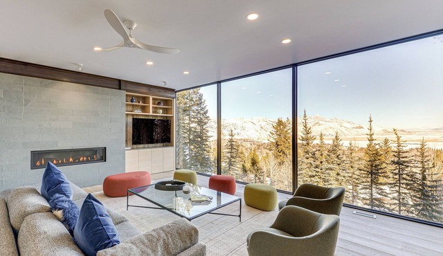 1 Mi to Downtown Jackson: Modern Retreat w/Views