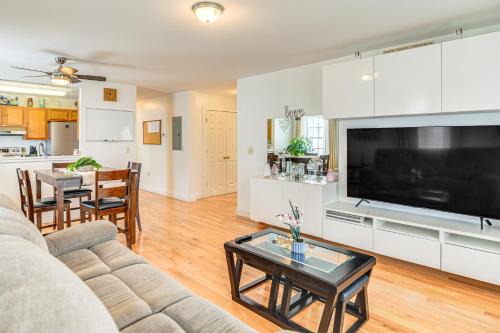 1 Mi to Downtown & Palladium: Worcester Getaway!