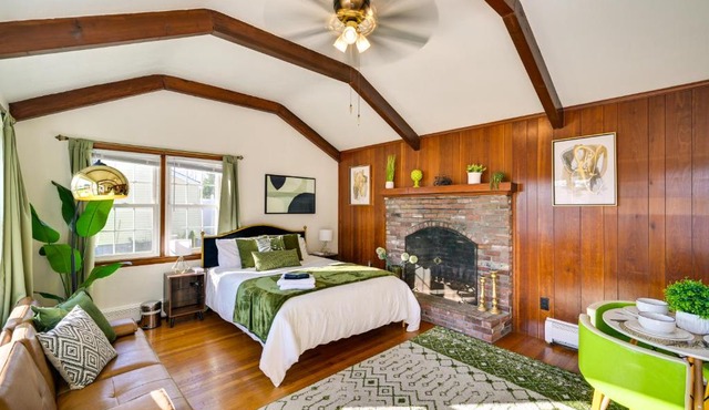 1 Mi to Downtown Salem Studio with Fire Pit Access