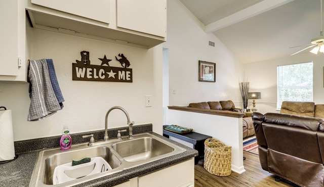 1 Mi to Downtown & Shopping: Quiet Brenham Home