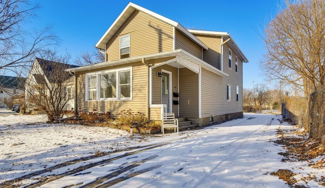 1 Mi to Downtown: Welcoming Winona Duplex