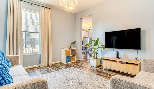 1 Mi to Dtown & Lucas Oil Stadium: Home in Indy!