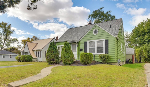 1 Mi to Dtwn Burlington: Modern Home w/Yard!