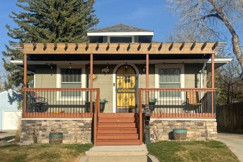 1 Mi to Dtwn Casper: Homey Getaway w/Yard!
