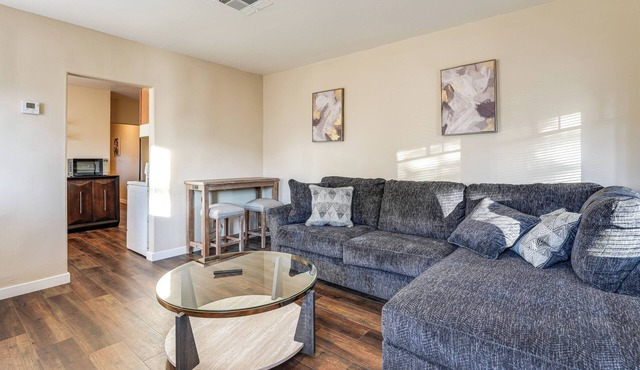 1 Mi to Dtwn, Chase Field! Getaway Near Light Rail