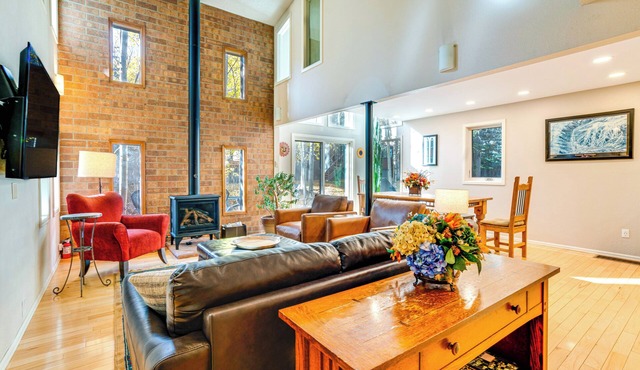 < 1 Mi to Dtwn: Creekside Frisco Home w/Fire Pit