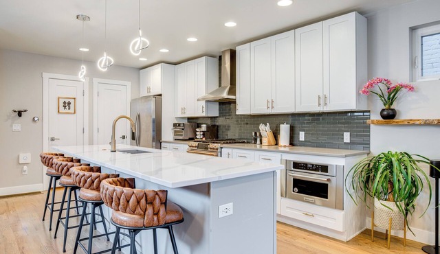 1 Mi to Dtwn Denver: Sleek Duplex w/Rooftop Deck!