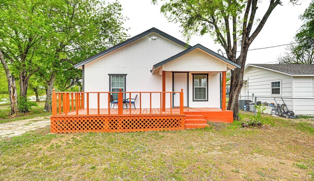1 Mi to Dtwn: Family Home w/Porch in Brownwood