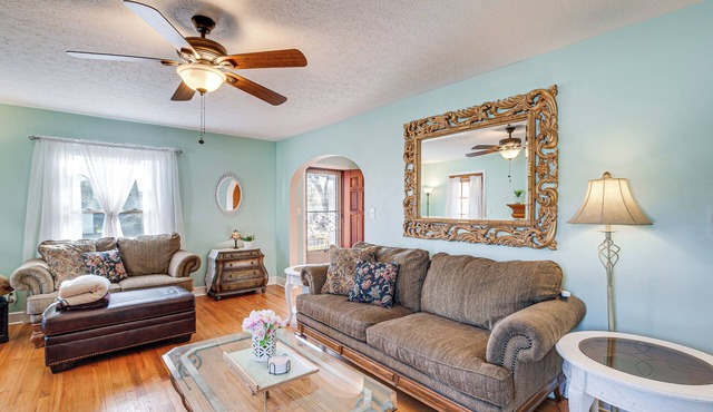 < 1 Mi to Dtwn Franklin: Charming Home w/Sunroom!