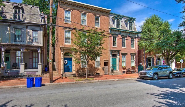 1 Mi to Dtwn: Historic Harrisburg Home