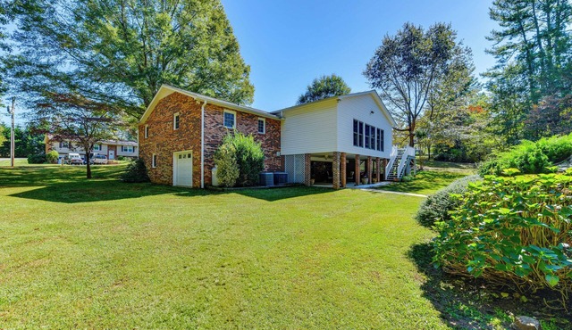 1 Mi to Dtwn: Home w/Fire Pit & Deck in Hudson!