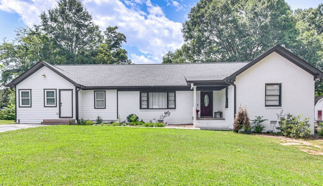 1 Mi to Dtwn Monroe: Family-Friendly Duplex!